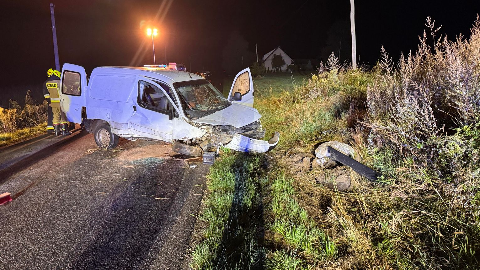 Wypadek w Dzierżaninach pod Zakliczynem. Kierowca w ciężkim stanie