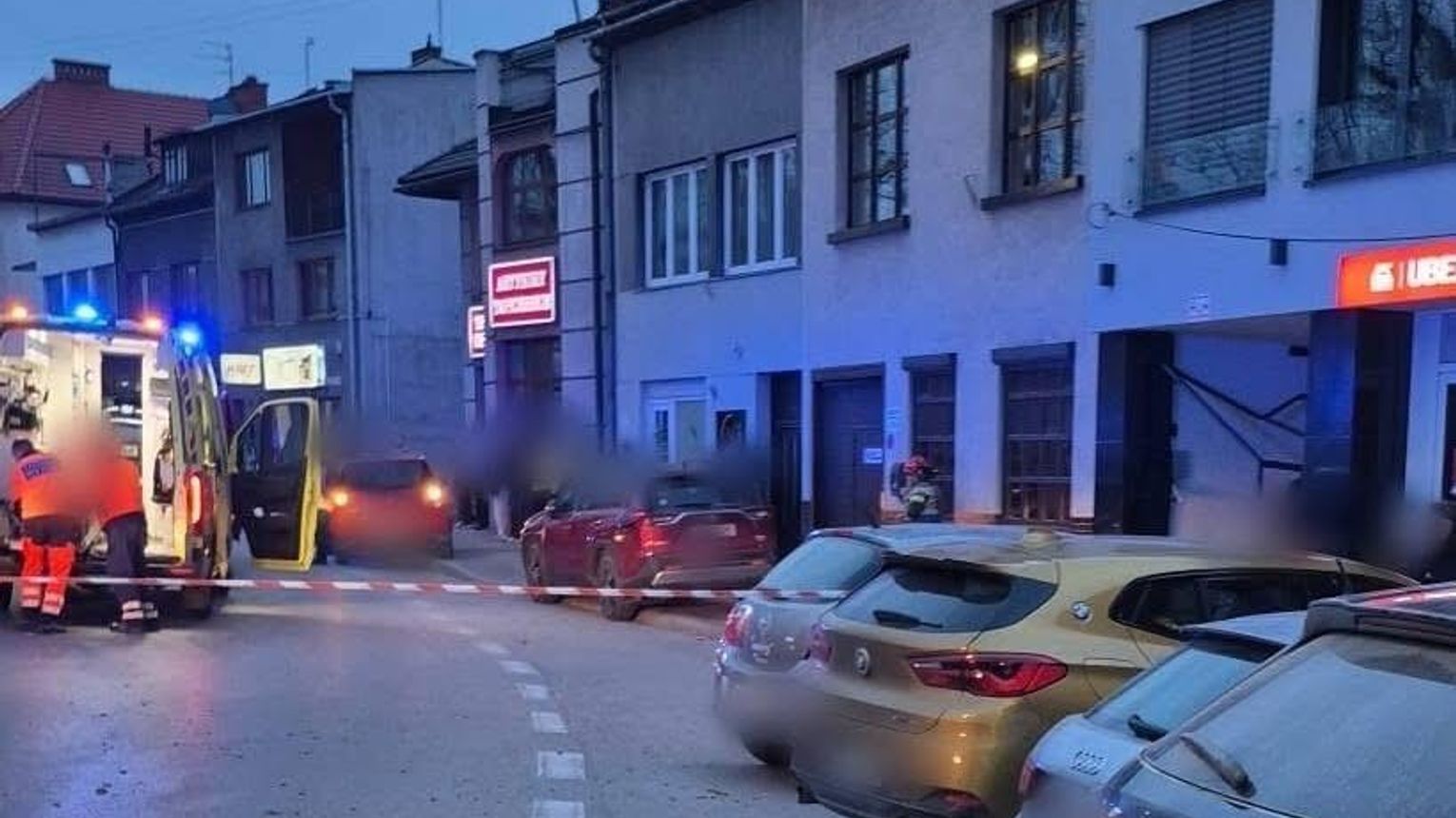 Wypadek w Kalwarii Zebrzydowskiej. Kobieta i dziecko potrącone na przejściu, lądował śmigłowiec LPR