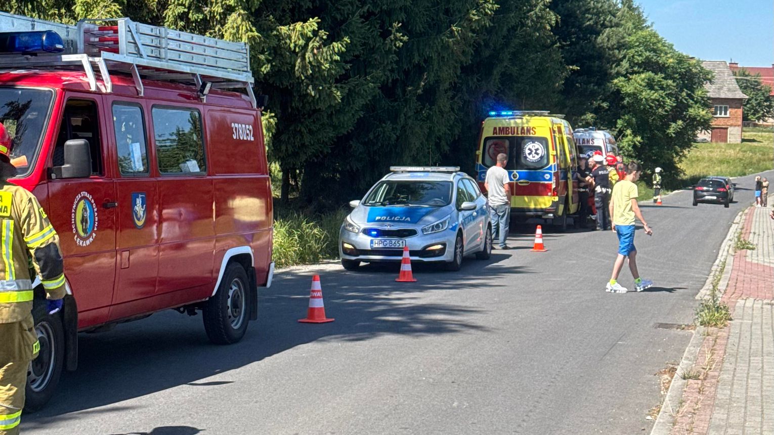 Wypadek w Łękawce. Kierujący samochodem wjechał w pole pszenicy!