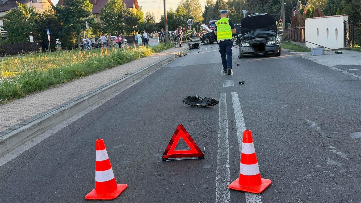 Wypadek w Pogórskiej Woli. Hyundai zderzył się z BMW, jedna osoba trafiła do szpitala