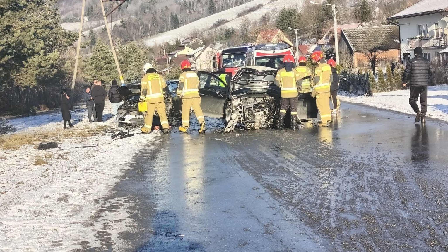 Wypadek w powiecie nowosądeckim. Droga zablokowana. Jedna osoba poszkodowana