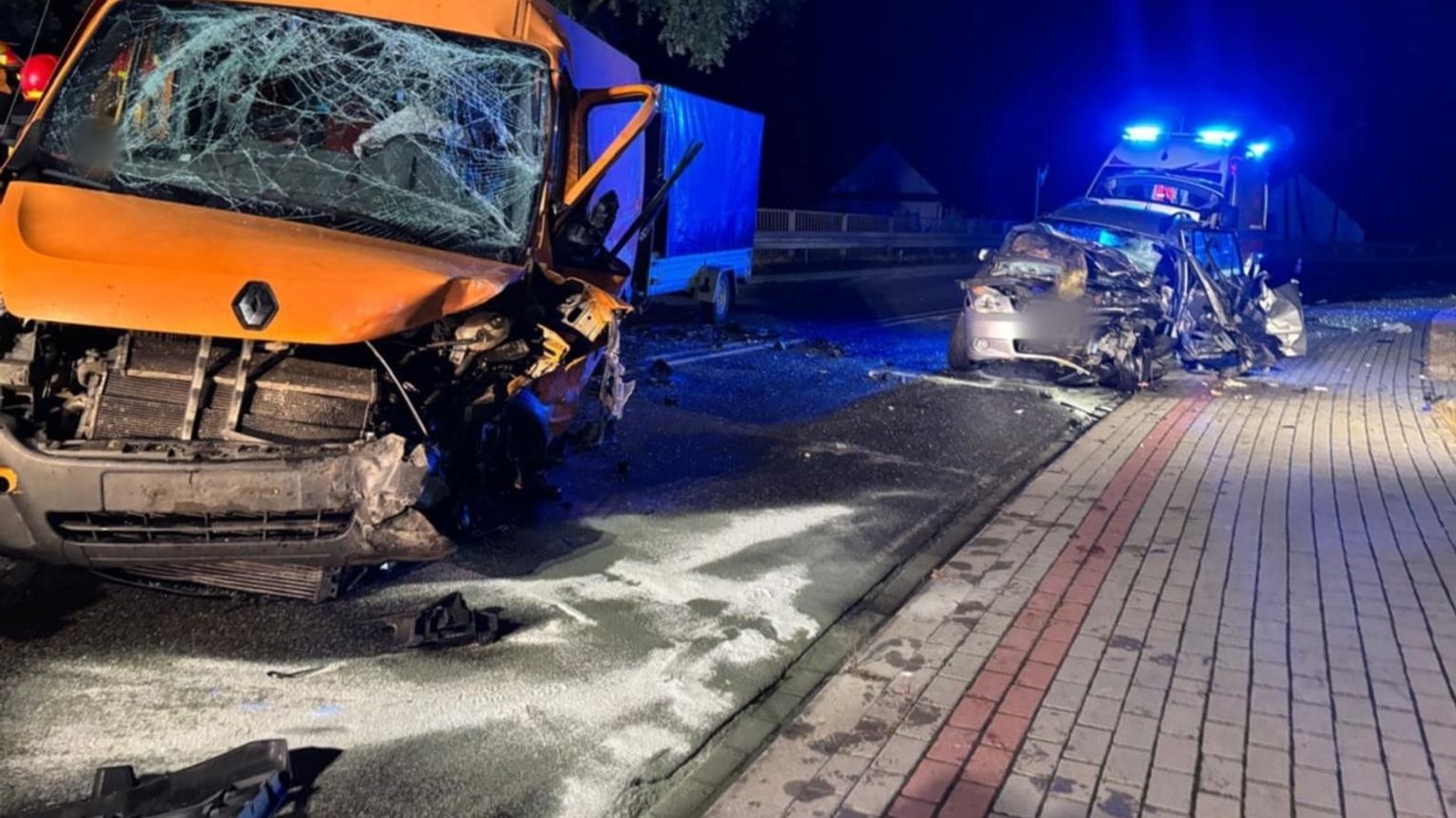 Wypadek w Zborowicach. Zderzyły się dwa samochody. Jedna osoba w szpitalu.
