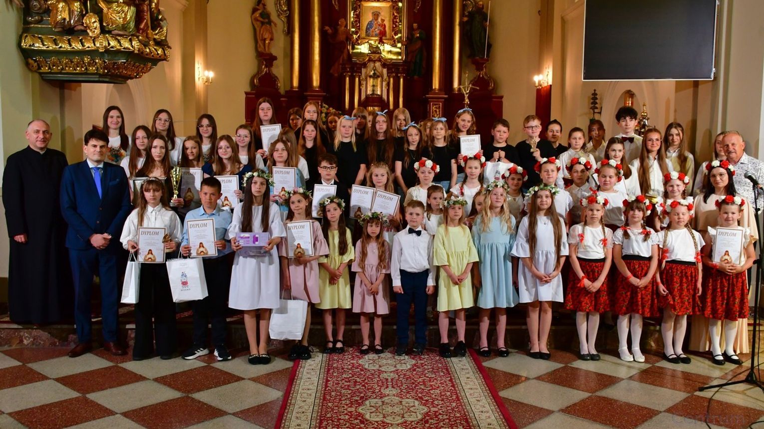 XXIV Konkurs Piosenki Religijnej „Chrześcijaninem Być” w Ryglicach. Młodzi artyści zachwycili jury i publiczność