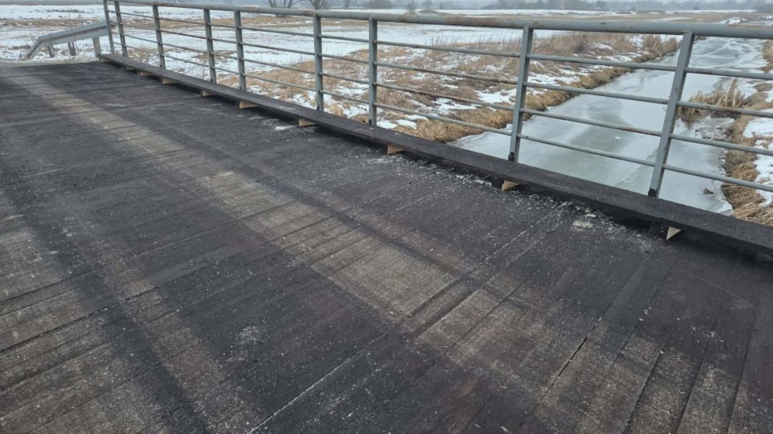 Zakończono remont drewnianego mostu w Radwanie