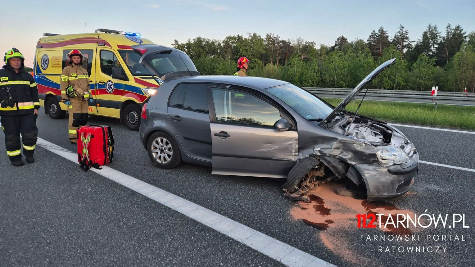 Zasłabł za kierownicą na A4? Auto roztrzaskało bariery i stanęło w poprzek autostrady