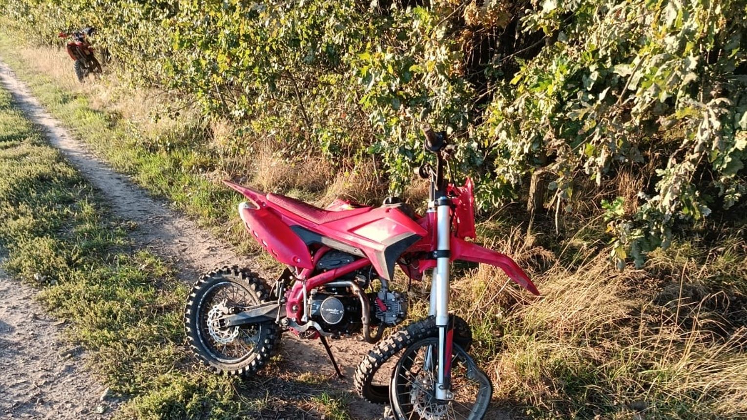 Zderzenie dwóch motocykli na polnej drodze. Wśród poszkodowanych 16-latek