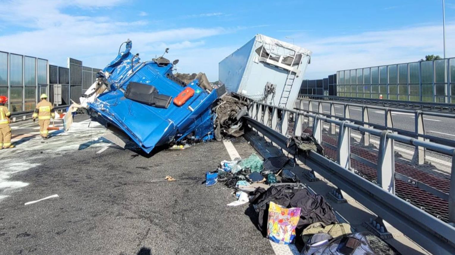 Wypadek dwóch samochodów ciężarowych pod Bochnią na autostradzie A4