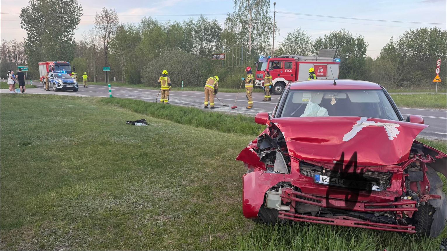 Zderzenie dwóch samochodów na DK73 w Skrzynce. Utrudnienia trwały ponad godzinę