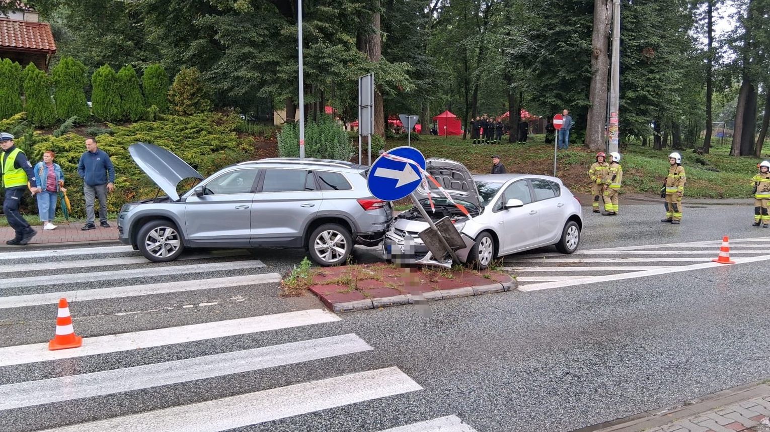 Zderzenie dwóch samochodów na DK75 w Gnojniku. Jedna osoba poszkodowana