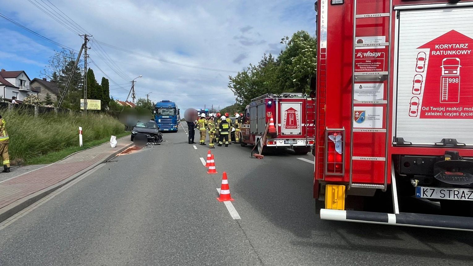 Zderzenie dwóch samochodów na DK94 w Łapczycy. Dwóch kierowców trafiło do szpitala
