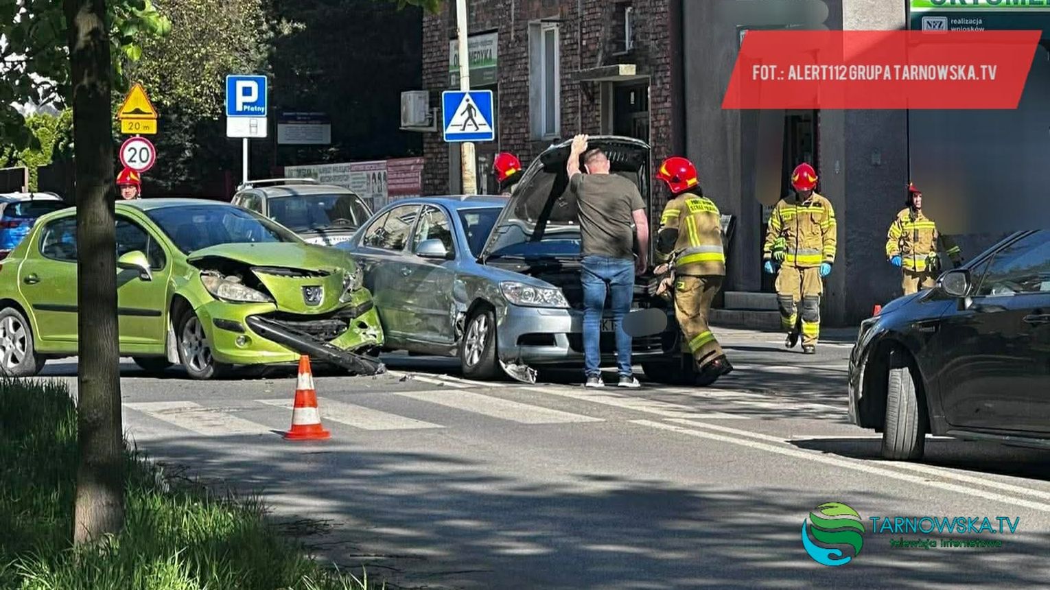 Zderzenie dwóch samochodów w Tarnowie. Do szpitala trafiło kilkumiesięczne dziecko