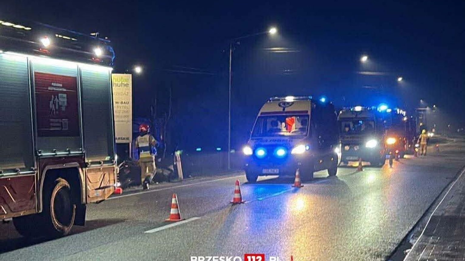 Zderzenie dwóch samochodów w Uszwi. Jedna osoba poszkodowana, duże utrudnienia na DK75