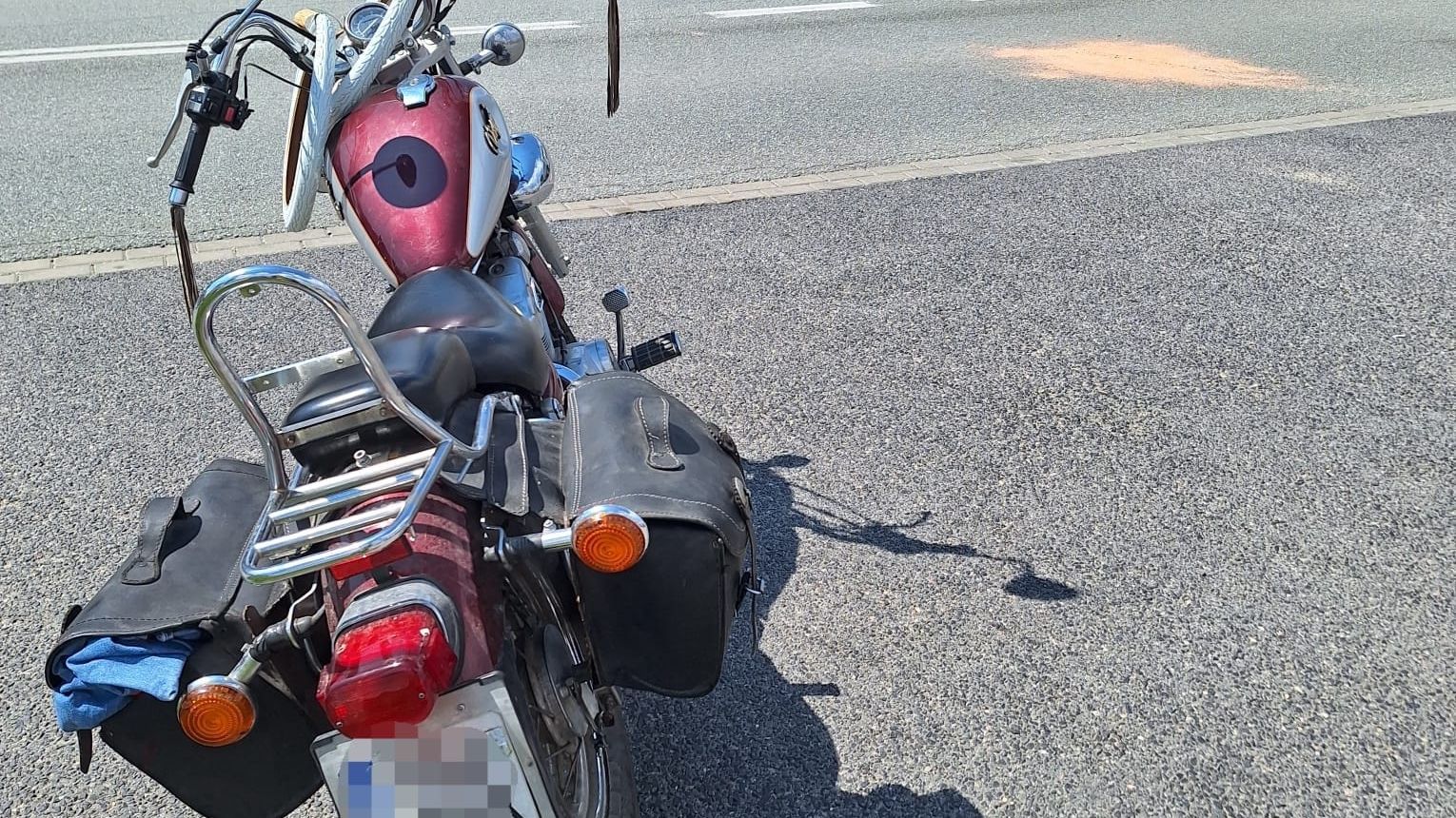 Zderzenie motocykla z busem dostawczym w Szczucinie. Poszkodowani mężczyzna i 10-letnie dziecko
