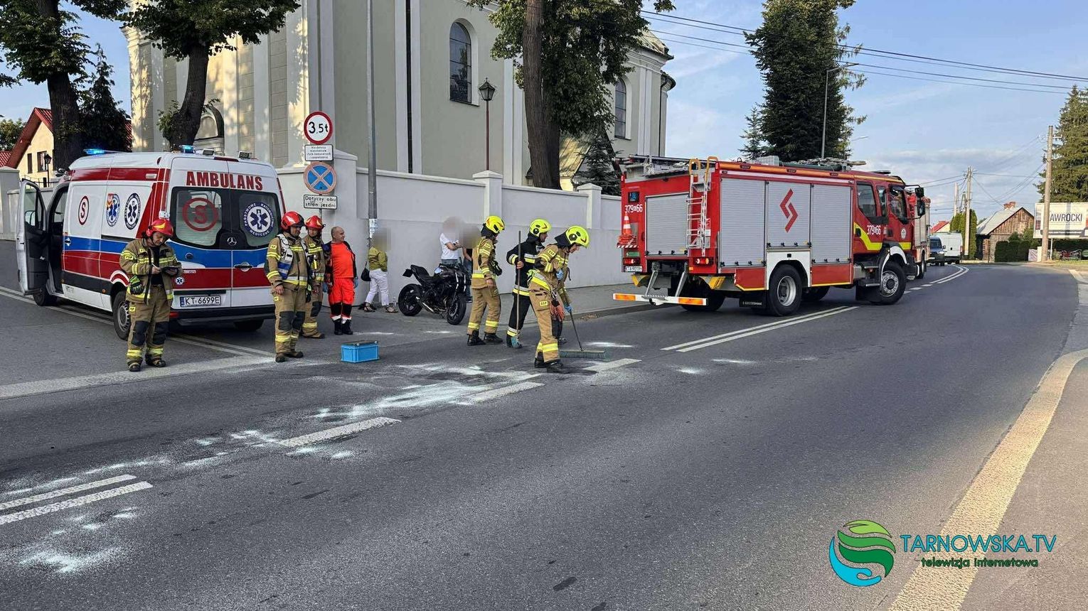 Zderzenie motocykla z samochodem osobowym w Wierzchosławicach