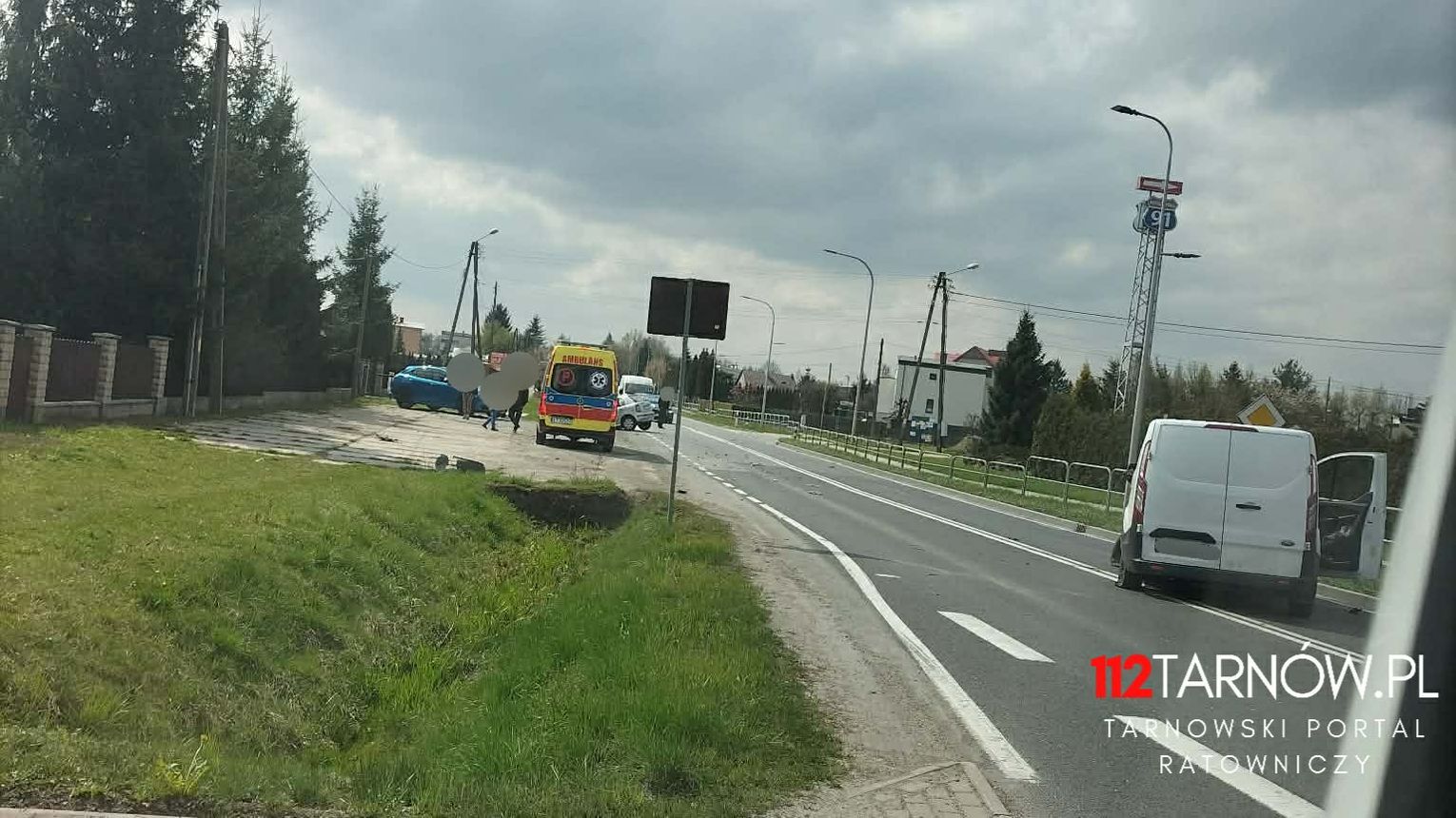 Zderzenie samochodów na DK73 w Brzozówce. Droga całkowicie zablokowana