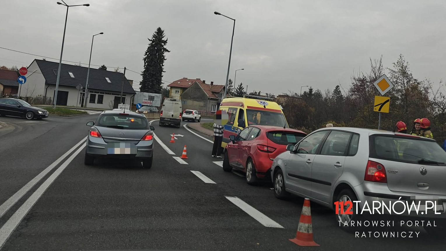 Zderzenie samochodów na ul. Krakowskiej w Tarnowie. Wjazd do miasta był utrudniony