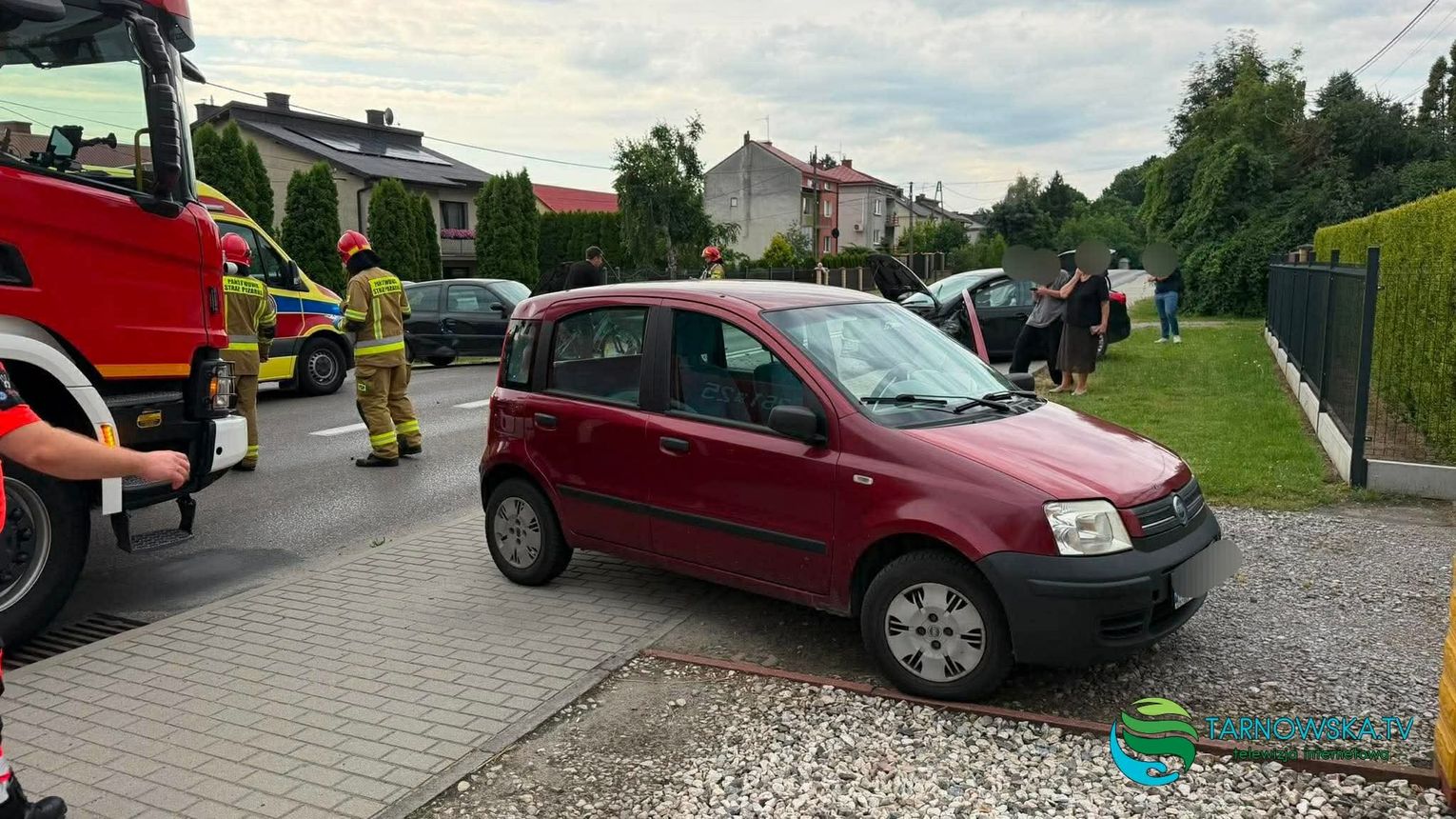 Zderzenie trzech samochodów w Koszycach Wielkich. Trzy osoby trafiły do szpitala