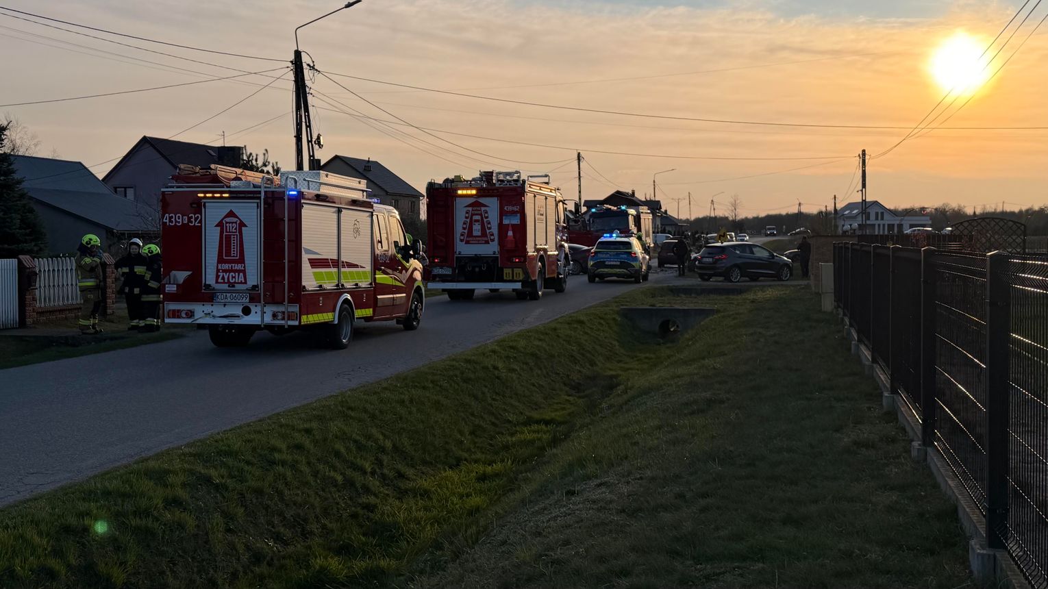 Zderzenie trzech samochodów w Luszowicach. Są poszkodowani