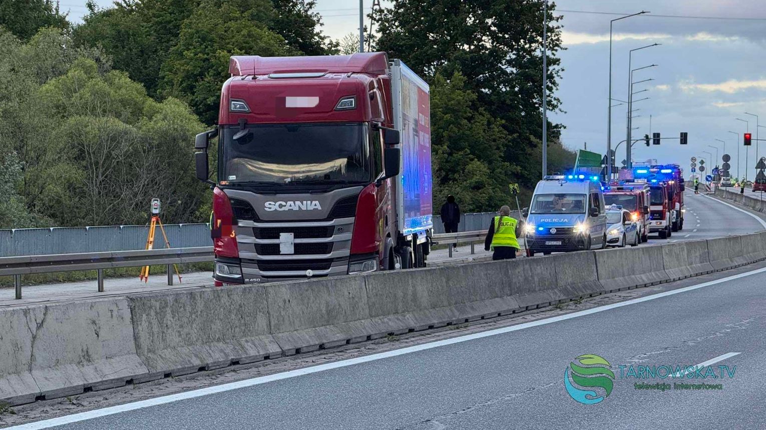 Zgłobice. Młody mężczyzna rzucił się pod pędzącą ciężarówkę