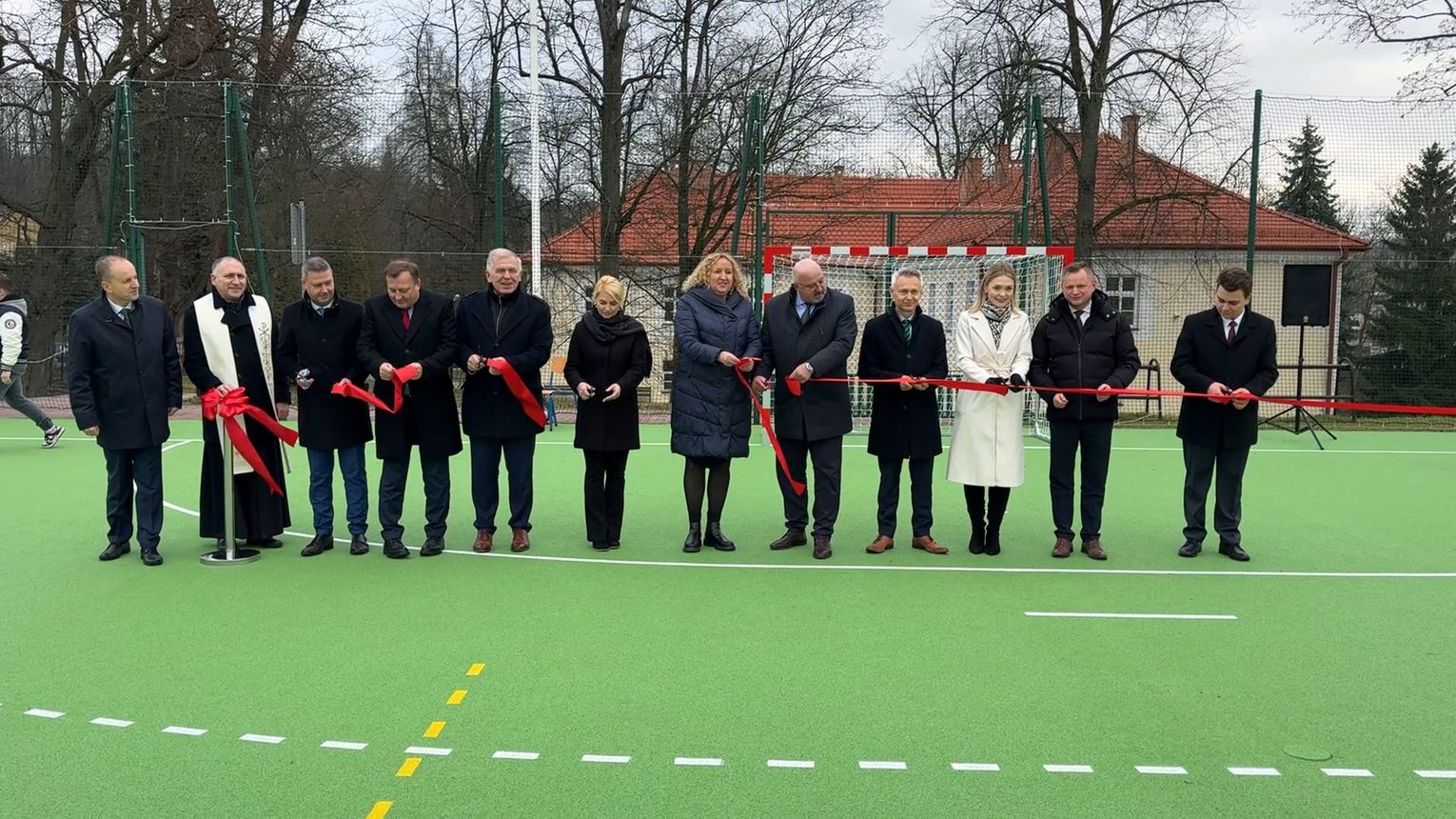 Zmodernizowane boisko sportowe w Ryglicach oficjalnie otwarte