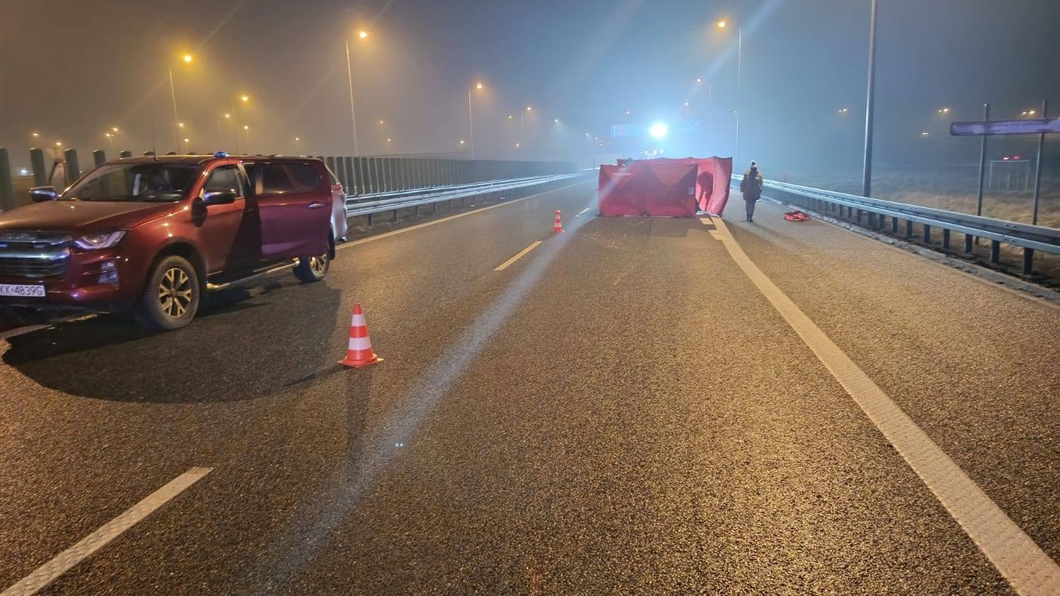 Znaleziono zwłoki na autostradzie A4 pod Bochnią, chwilę później doszło do śmiertelnego wypadku