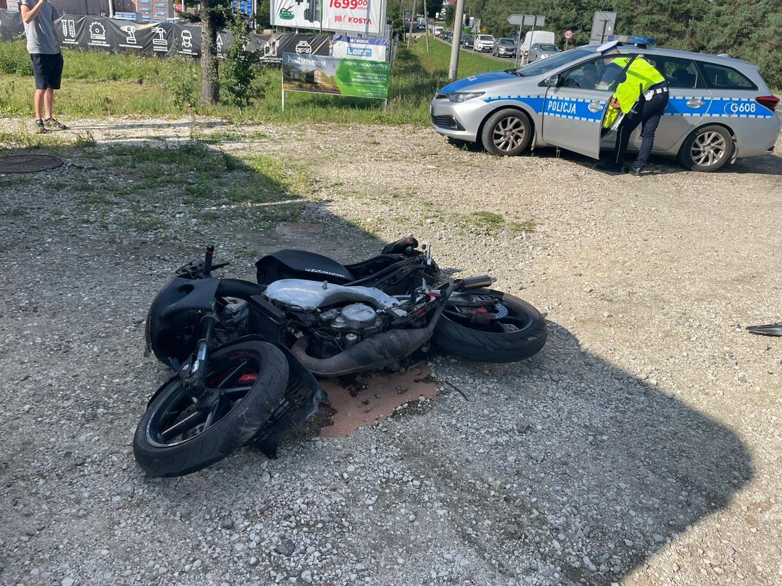 16-letni motorowerzysta trafił do szpitala po wypadku z osobówką w Tuchowie