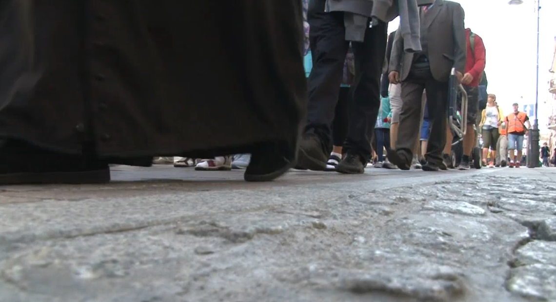 175 osób objętych kwarantanną po pieszej pielgrzymce. Zakażona koronawirusem osoba to uczestnik grupy nr 14