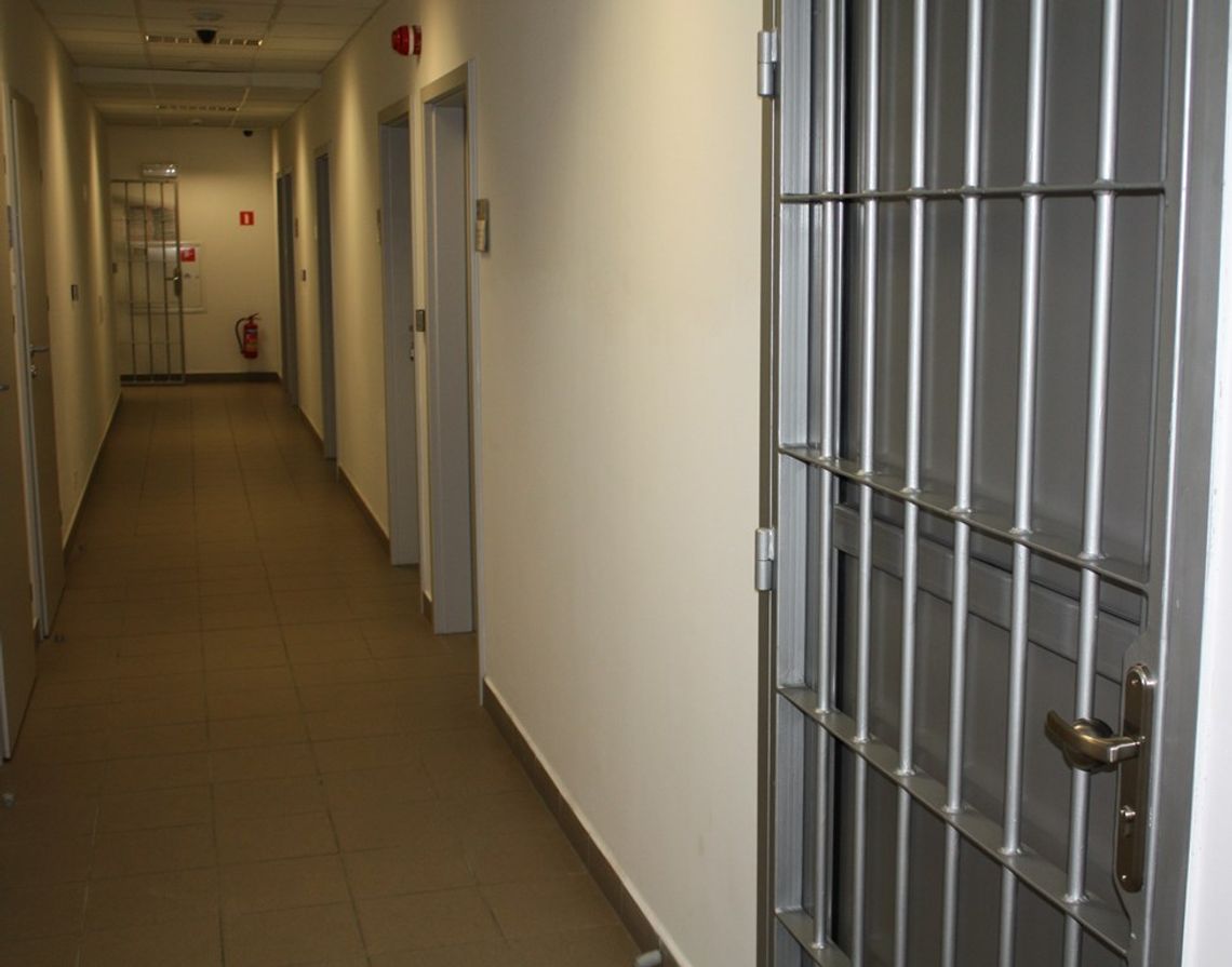 32-latek chciał sprawdzić czy jest poszukiwany. Został zatrzymany 32-latek chciał sprawdzić czy jest poszukiwany. Został zatrzymany