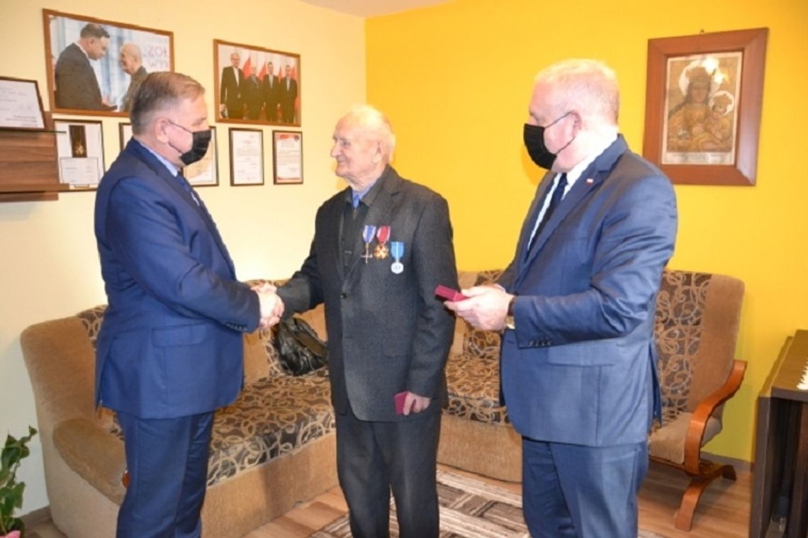 95-latek z Łowczowa odznaczony „Medalem 100-lecia Odzyskania Niepodległości”