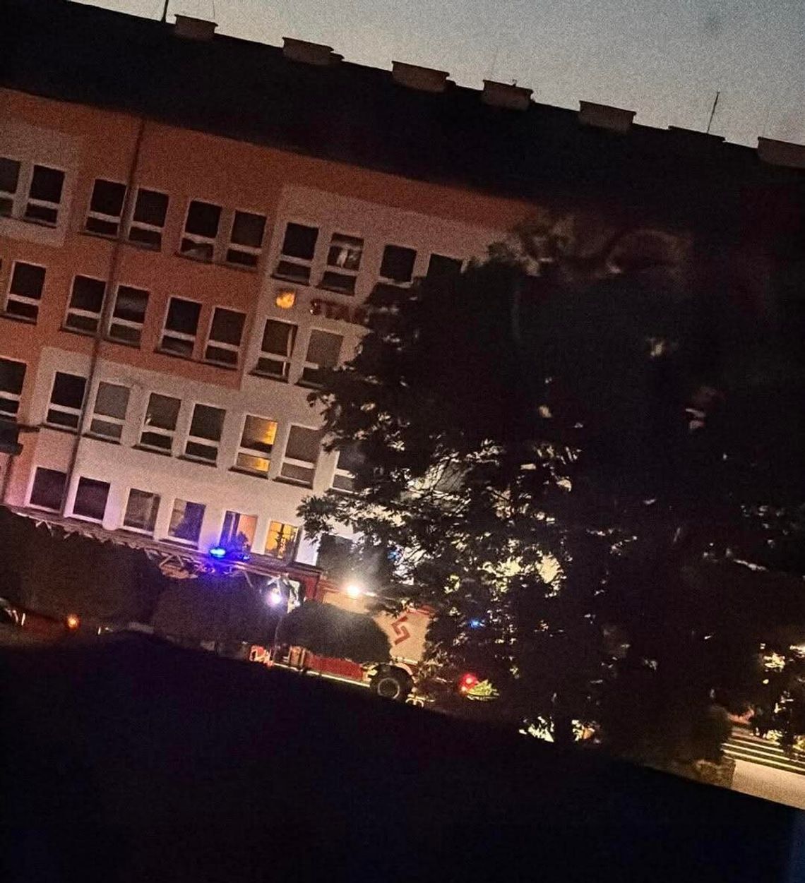 Alarm pożarowy w Starostwie Powiatowym w Tarnowie. Na miejsce ruszyły służby Alarm pożarowy w Starostwie Powiatowym w Tarnowie. Na miejsce ruszyły służby