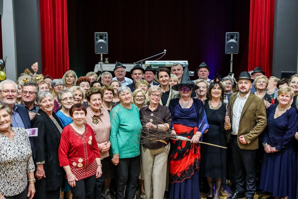 Andrzejkowy II Bal Seniora w Borzęcinie