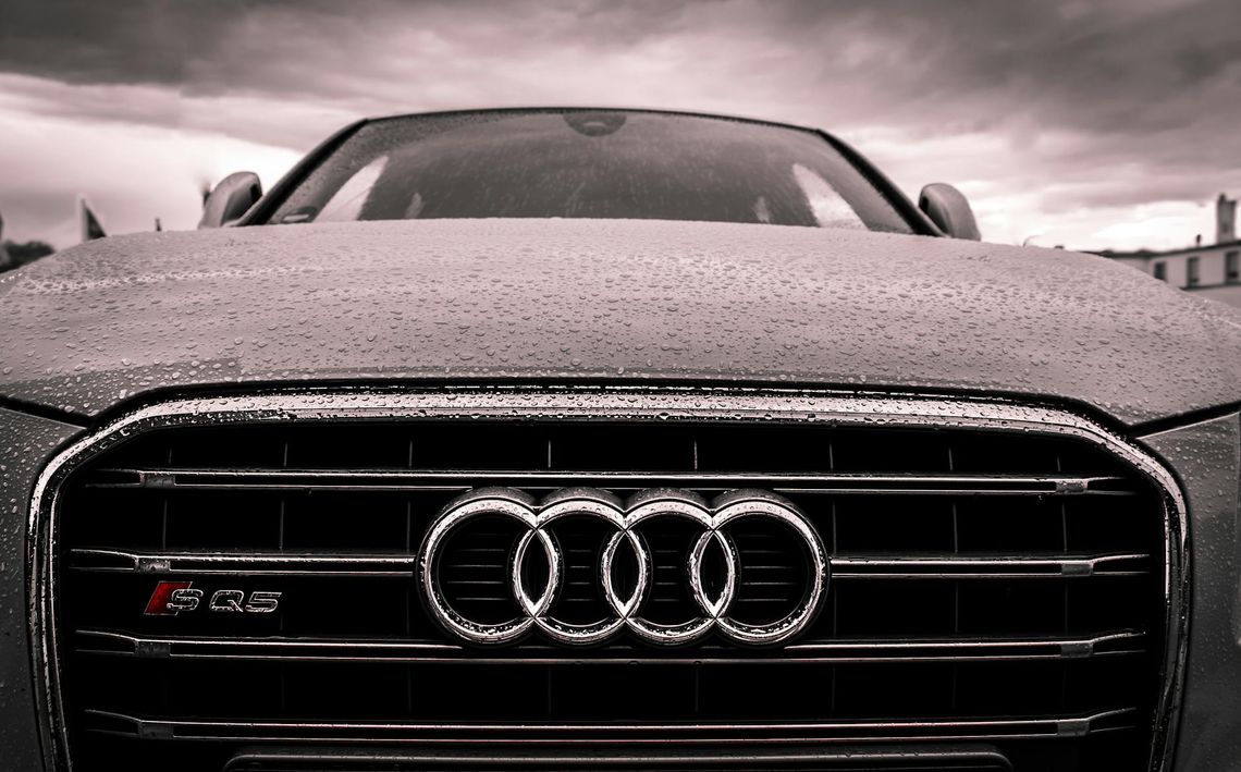 Audi Q5 TFSI e – hybrydowy SUV, który łączy sportowy styl z ekologiczną technologią