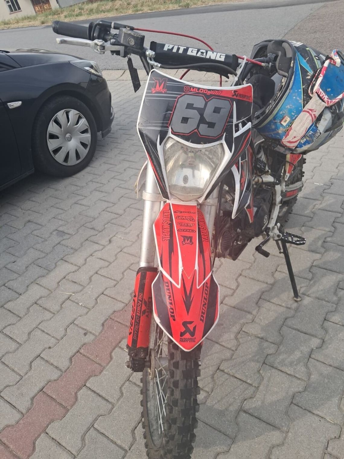 Bez uprawnień, bez rejestracji i bez OC. 17-latek wpadł na crossie Bez uprawnień, bez rejestracji i bez OC. 17-latek wpadł na crossie