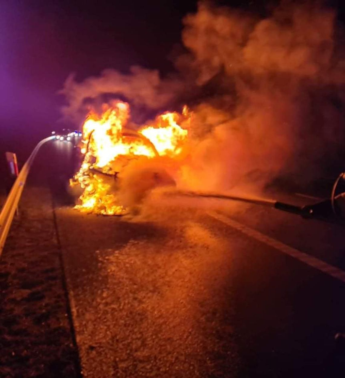 BMW spłonęło pod Tarnowem na autostradzie A4