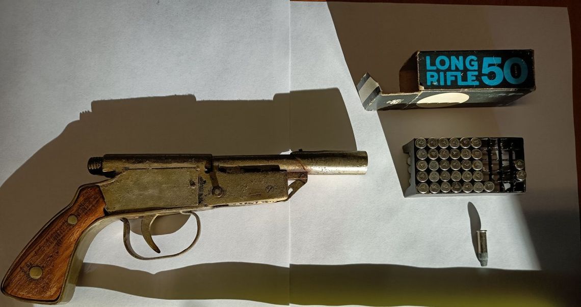 Broń z przełomu XiX i XX wieku znaleziona w kilu miejscach na terenie regionu