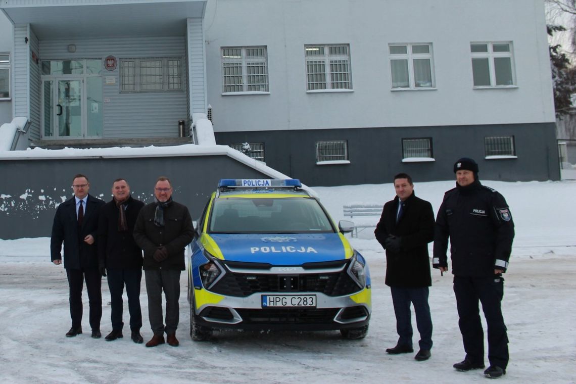 Brzescy policjanci otrzymali nowy oznakowany radiowóz