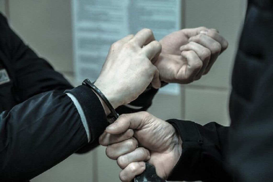 Brzescy policjanci zatrzymali oszusta. Chciał wyłudzić 240 tysięcy złotych.