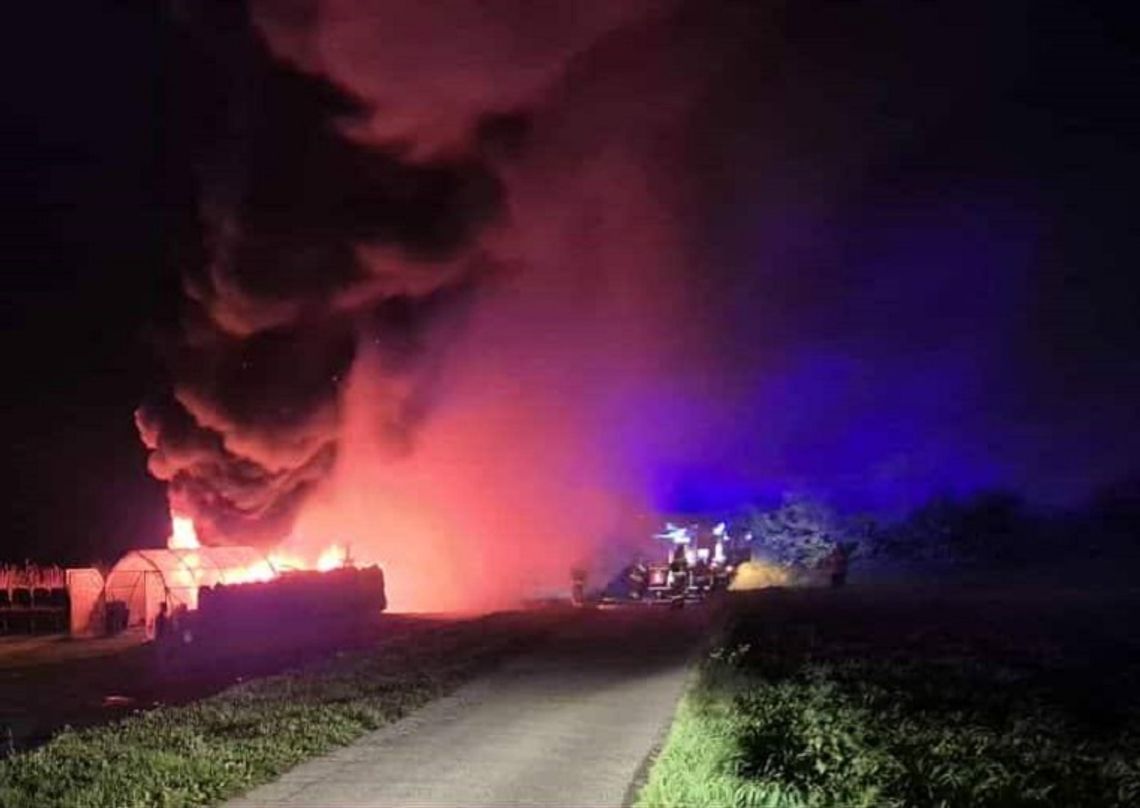 Budynek gospodarczy w powiecie brzeskim uległ całkowitemu zniszczeniu