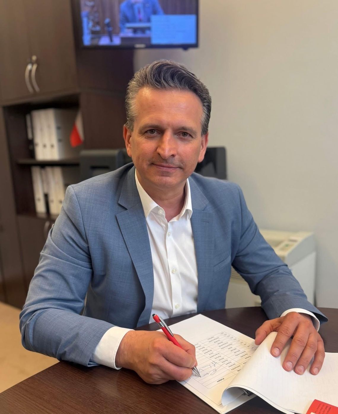 Burza wokół zdjęcia posła KO. Robert Wardzała zabrał głos Burza wokół zdjęcia posła KO. Robert Wardzała zabrał głos