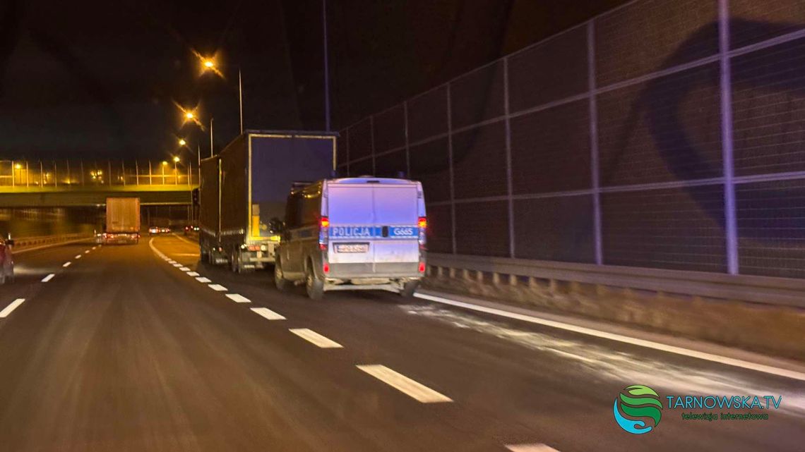 Ciężarówka, która uległa awarii sparaliżowała wjazd na autostradę