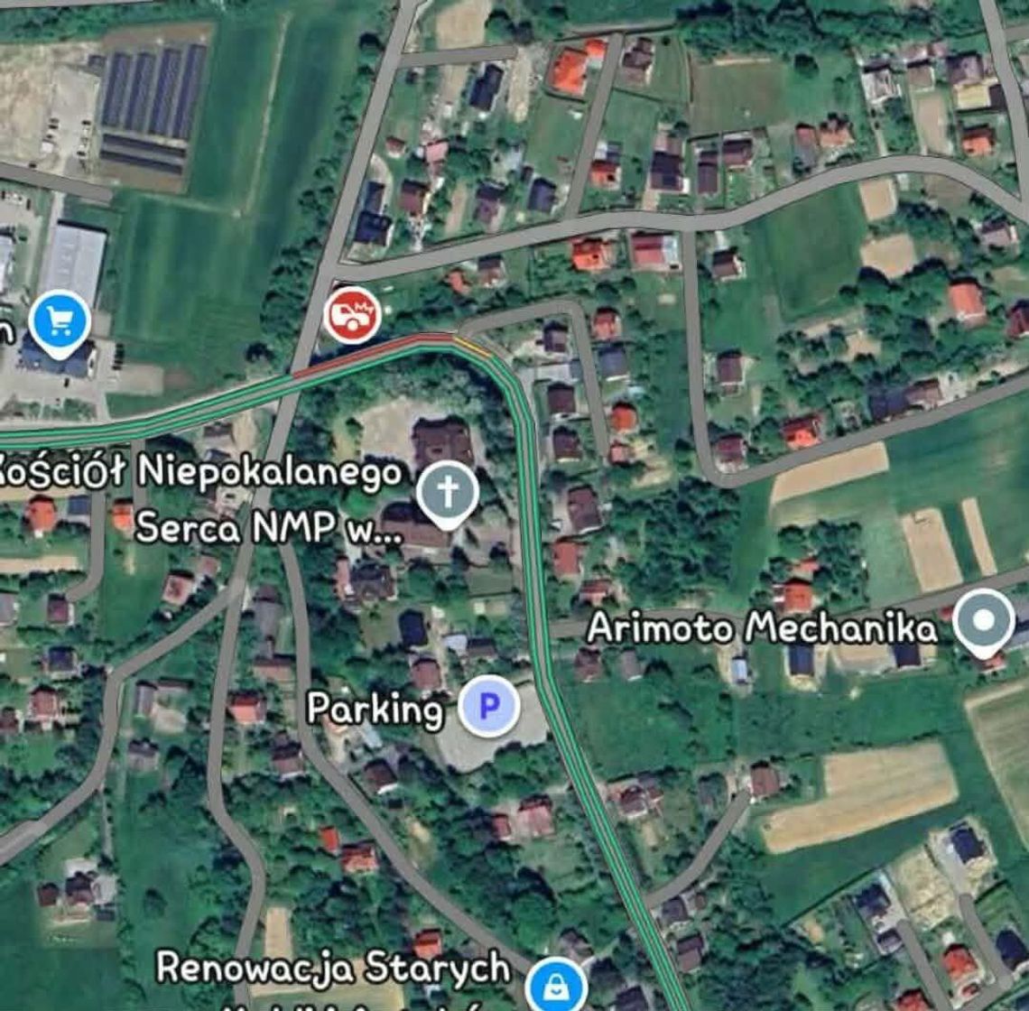 Ciężarówka wypadła z drogi i spadła w przepaść pod Nowym Sączem Ciężarówka wypadła z drogi i spadła w przepaść pod Nowym Sączem