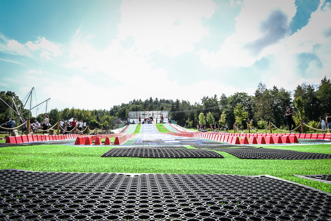 Ciężkowice mają nową atrakcję! Tor pontonowy już otwarty – frajda dla małych i dużych!