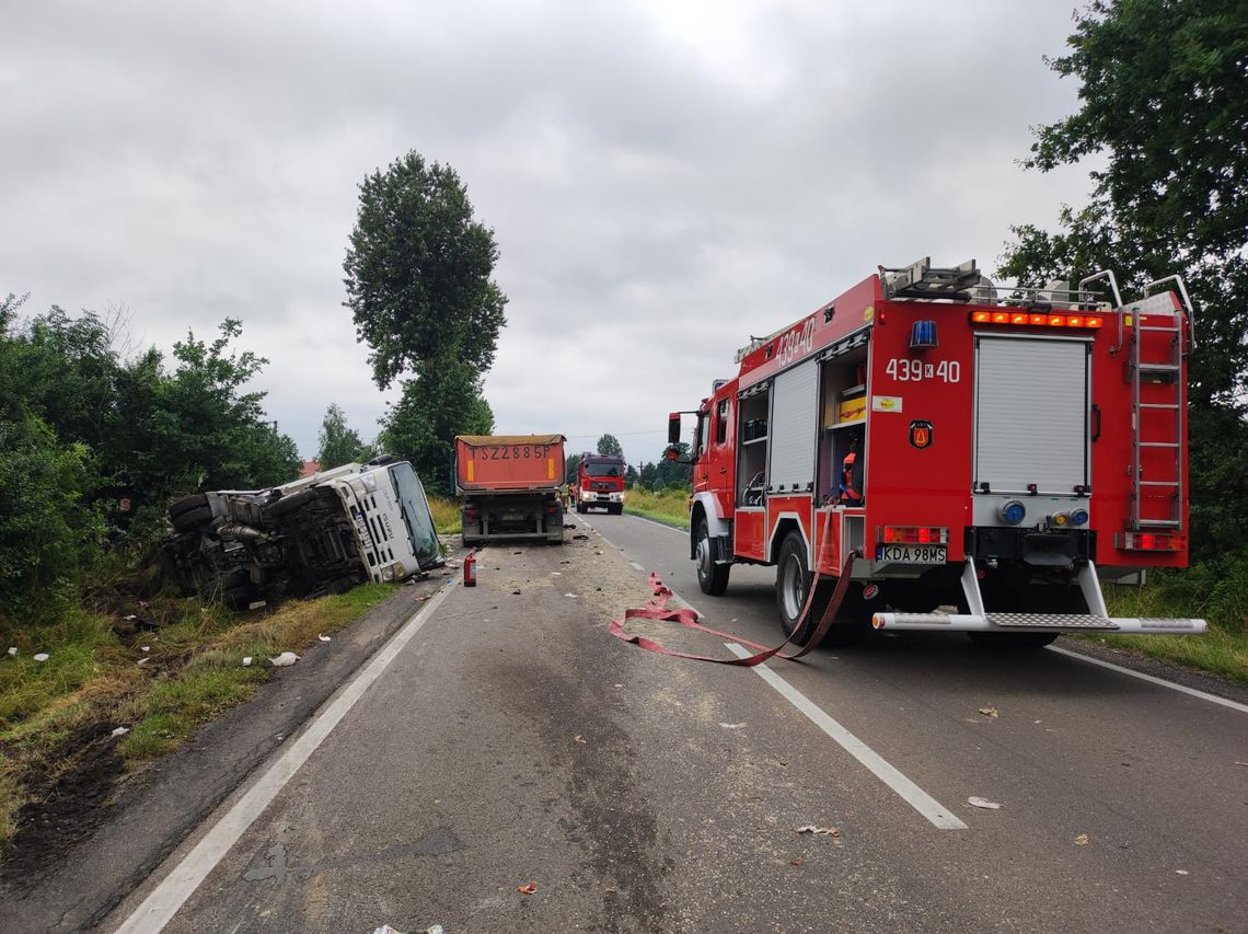 Czołowe zderzenie pojazdów ciężarowych w Lubaszu
