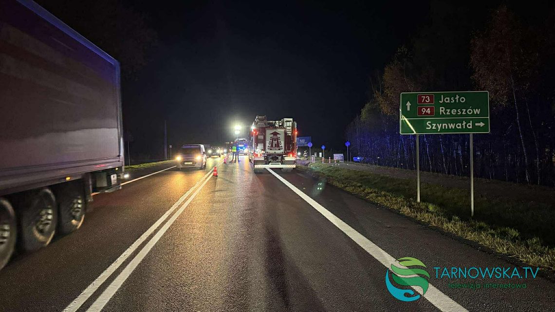 Czołowe zderzenie dostawczaka i motocrossa na drodze krajowej w Pogórskiej Woli. 16-latek w szpitalu!
