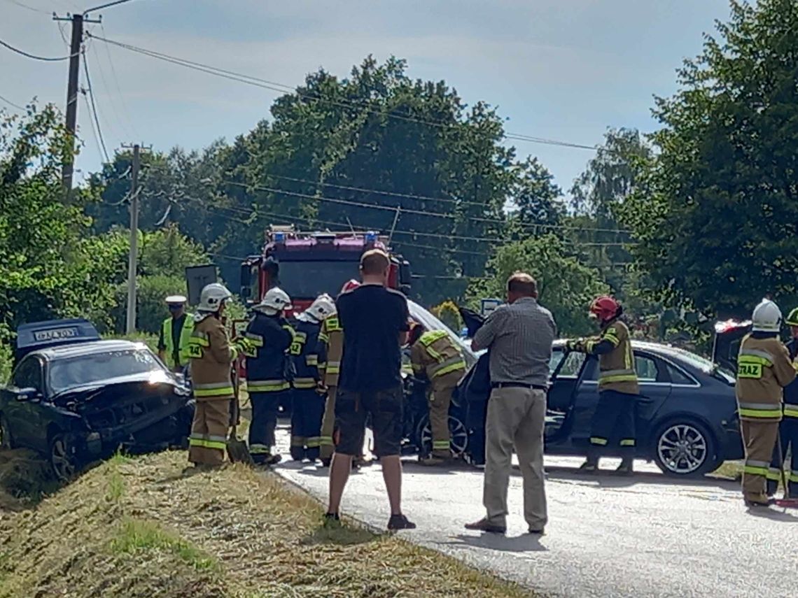 Czołowe zderzenie samochodów osobowych w Gruszowie Wielkim. Poszkodowani trafili do szpitala