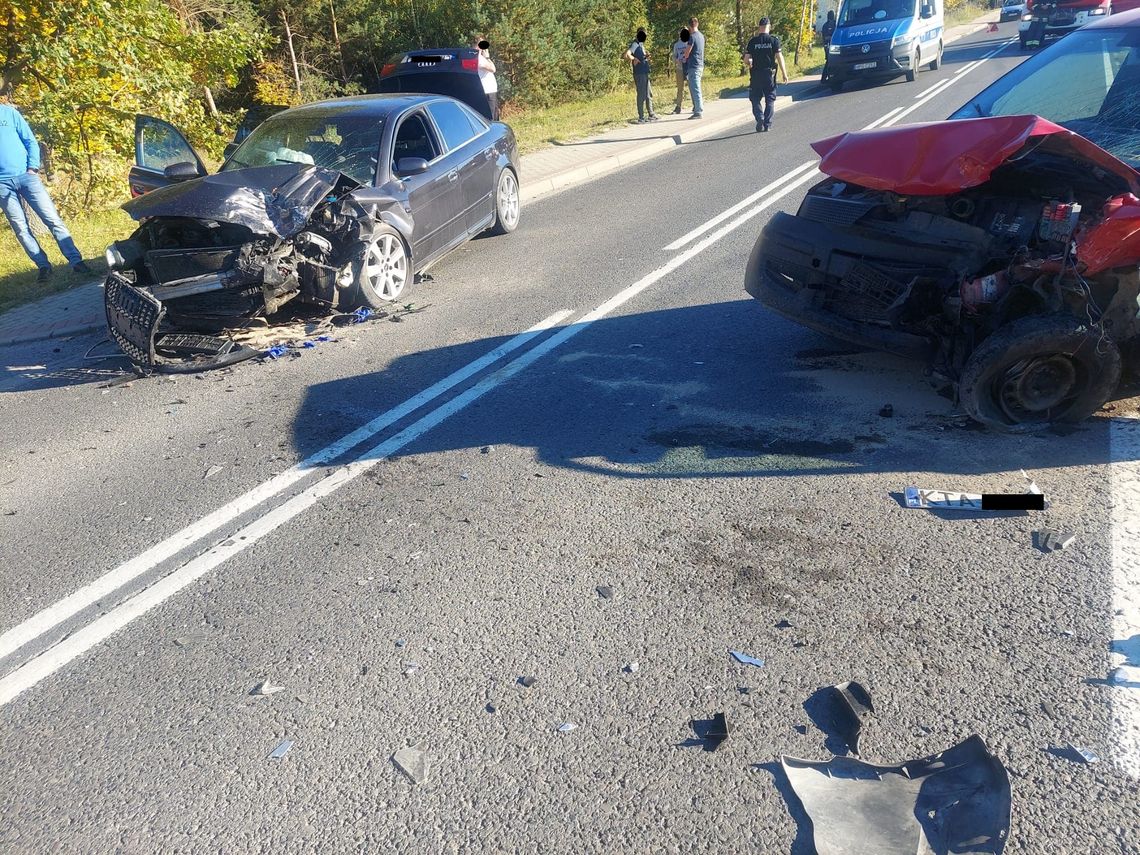 Czołowe zderzenie samochodów w Niwce. Jedna osoba została poszkodowana