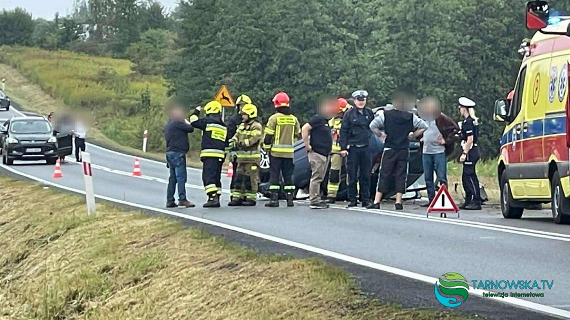 Cztery osoby podróżowały samochodem, który dachował w Lisiej Górze