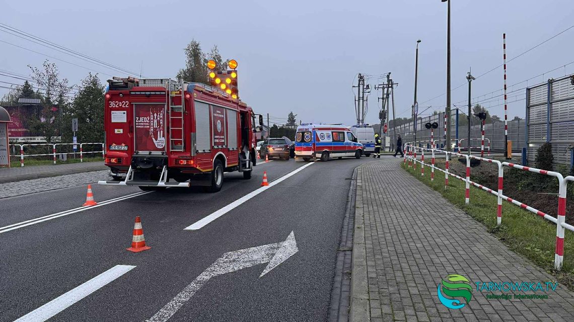 Cztery osoby trafiły do szpitala po zderzeniu samochodów w Woli Rzędzińskiej