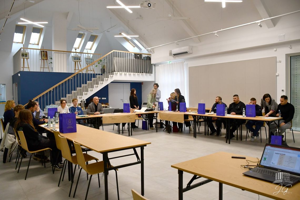 Czytanie cyfrowe czy tradycyjne? Warsztaty „Pageturners” w Skrzyszowie