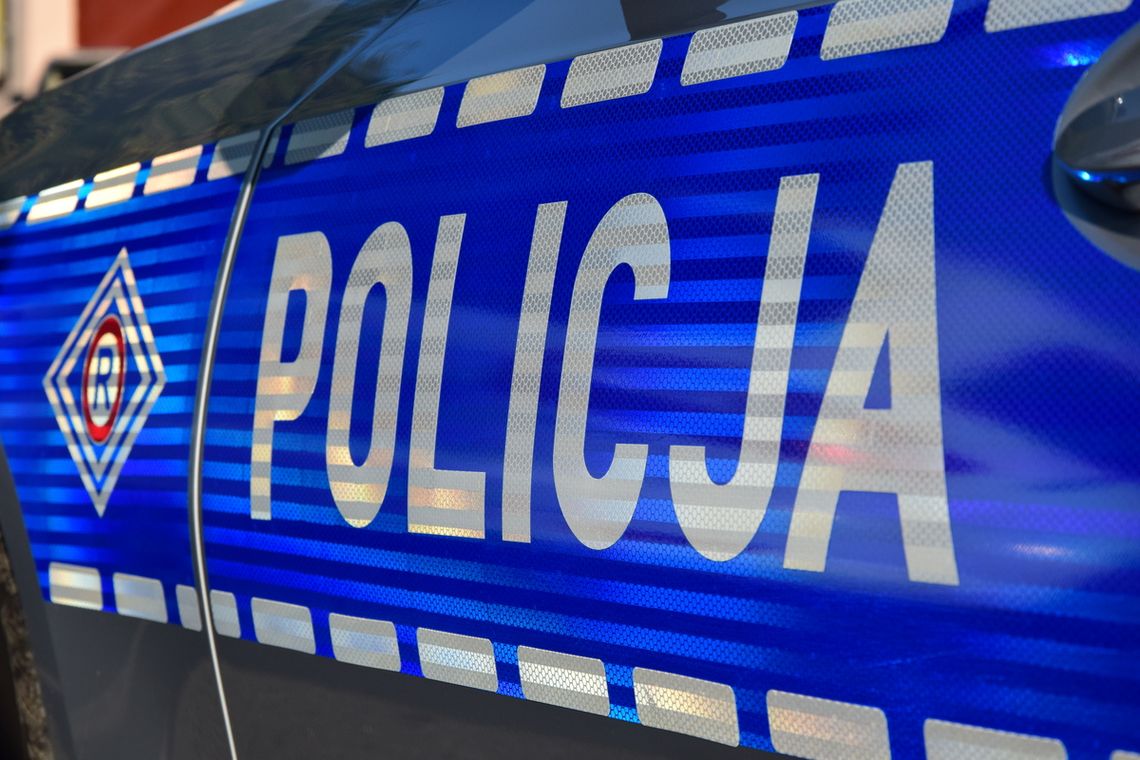 Dąbrowscy policjanci uwolnili dziecko z zatrzaśniętego pojazdu